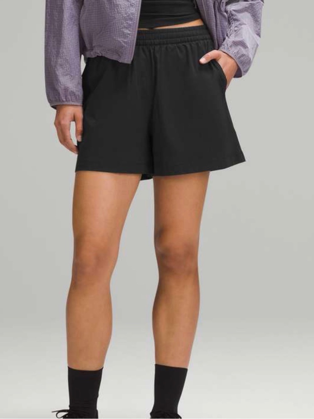 Like New Lululemon Lightweight High-Rise Hiking Short 4" black, size 6